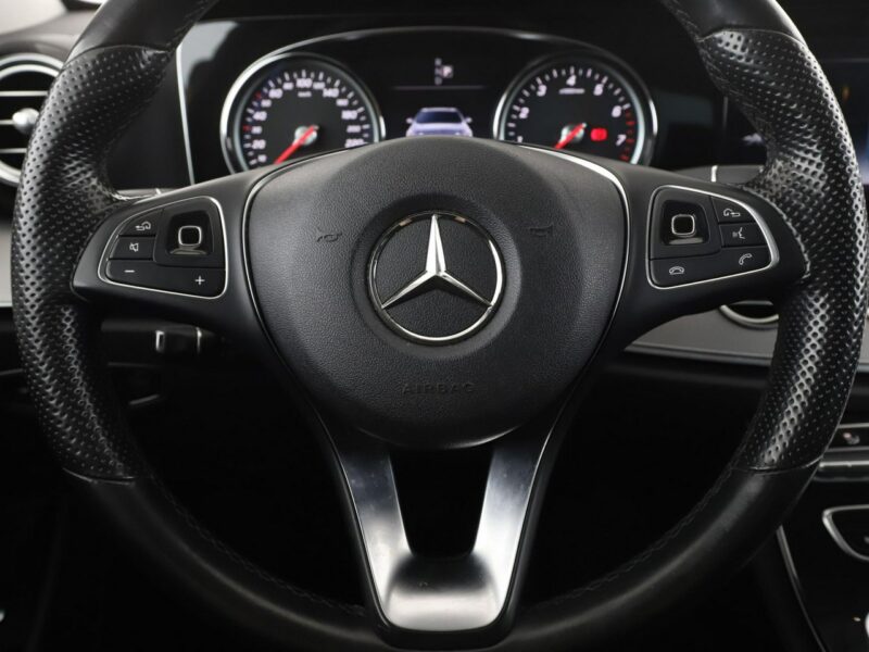 Mercedes E 200 półskóra navi full LEDel. sterowane i grzane fotele kamera i czujniki W213 (2016-)