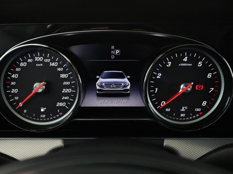 Mercedes E 200 półskóra navi full LEDel. sterowane i grzane fotele kamera i czujniki W213 (2016-)