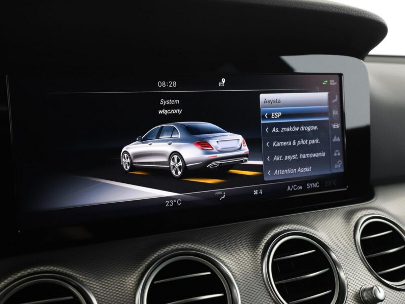 Mercedes E 200 półskóra navi full LEDel. sterowane i grzane fotele kamera i czujniki W213 (2016-)