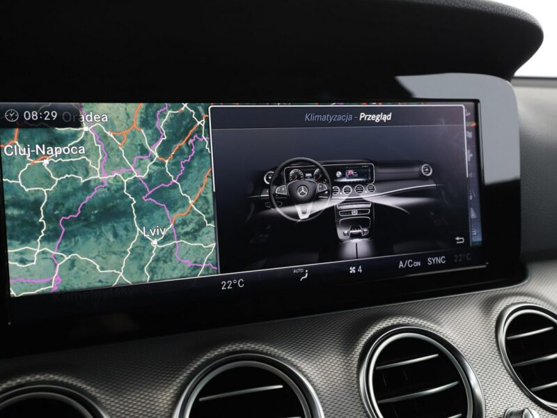 Mercedes E 200 półskóra navi full LEDel. sterowane i grzane fotele kamera i czujniki W213 (2016-)