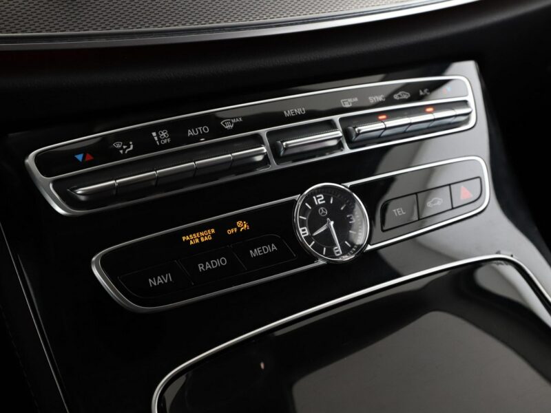 Mercedes E 200 półskóra navi full LEDel. sterowane i grzane fotele kamera i czujniki W213 (2016-)