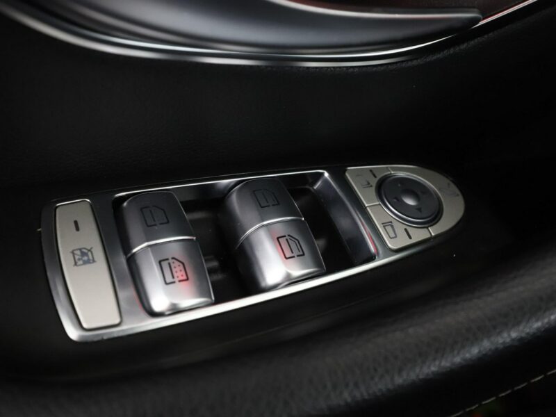 Mercedes E 200 półskóra navi full LEDel. sterowane i grzane fotele kamera i czujniki W213 (2016-)