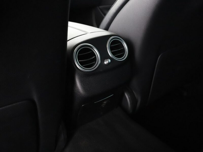 Mercedes E 200 półskóra navi full LEDel. sterowane i grzane fotele kamera i czujniki W213 (2016-)