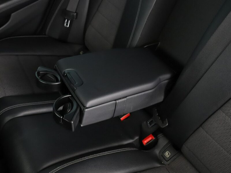 Mercedes E 200 półskóra navi full LEDel. sterowane i grzane fotele kamera i czujniki W213 (2016-)