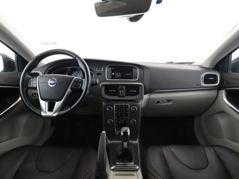 Volvo V40 xenon skóra el. sterowane i ogrzewane fotele z pamięcia kamera II (2012-)