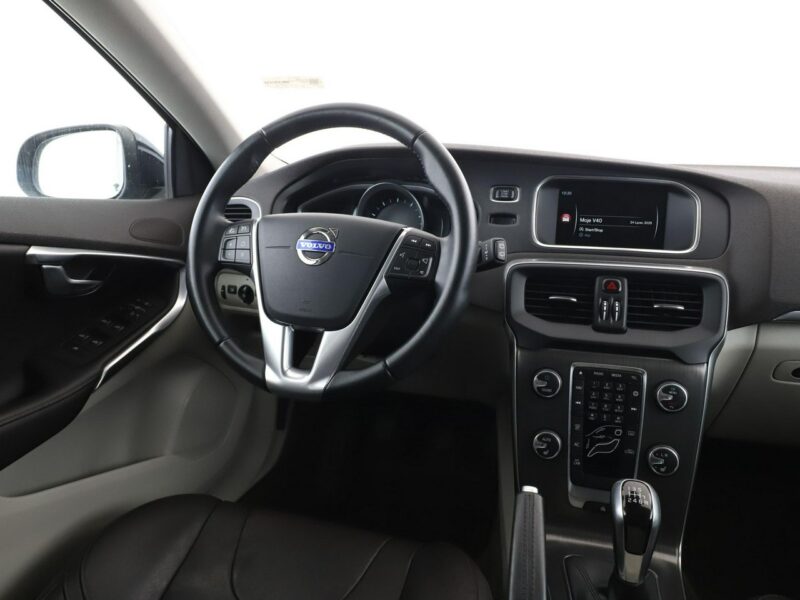 Volvo V40 xenon skóra el. sterowane i ogrzewane fotele z pamięcia kamera II (2012-)