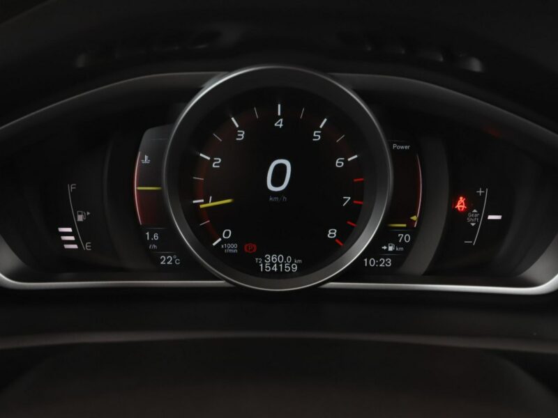 Volvo V40 xenon skóra el. sterowane i ogrzewane fotele z pamięcia kamera II (2012-)