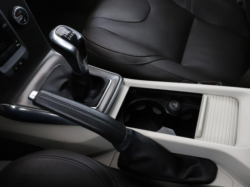 Volvo V40 xenon skóra el. sterowane i ogrzewane fotele z pamięcia kamera II (2012-)