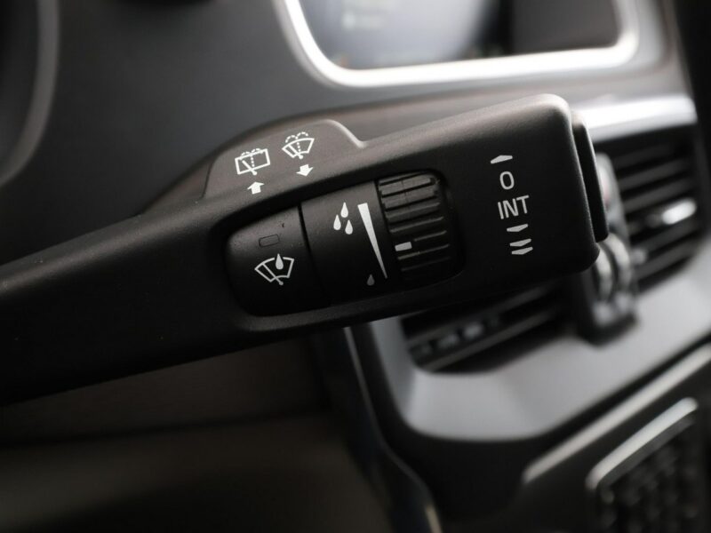 Volvo V40 xenon skóra el. sterowane i ogrzewane fotele z pamięcia kamera II (2012-)