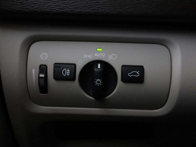 Volvo V40 xenon skóra el. sterowane i ogrzewane fotele z pamięcia kamera II (2012-)