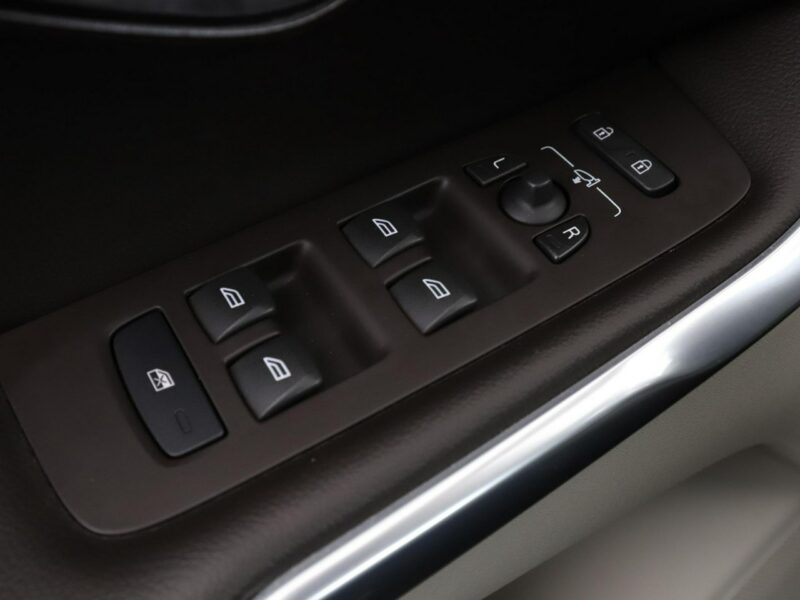 Volvo V40 xenon skóra el. sterowane i ogrzewane fotele z pamięcia kamera II (2012-)