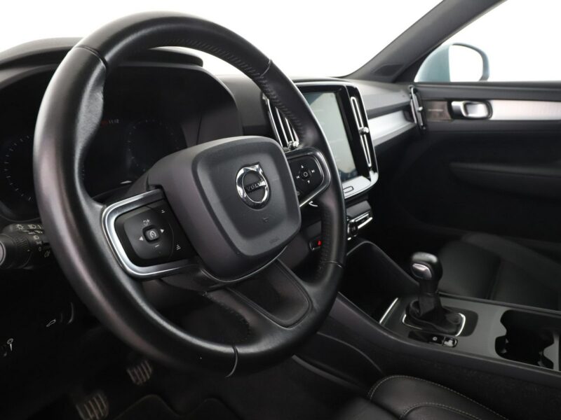 Volvo XC 40 PDC LED grzane fotele przód/tył tempomat navi bluetooth