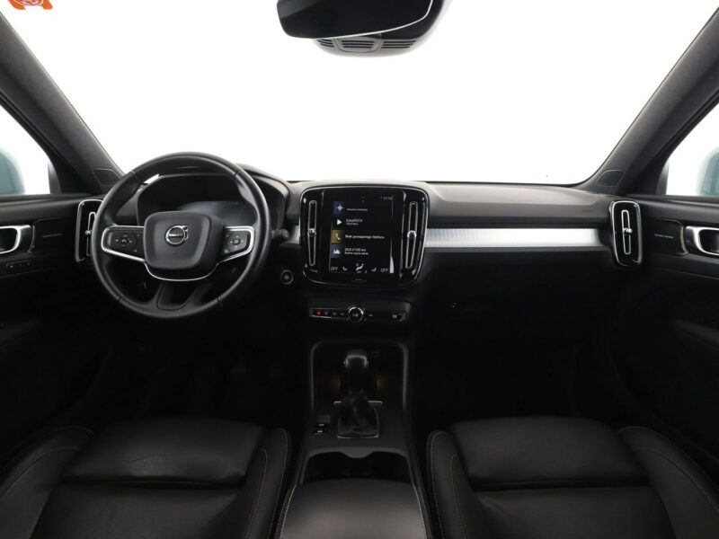 Volvo XC 40 PDC LED grzane fotele przód/tył tempomat navi bluetooth