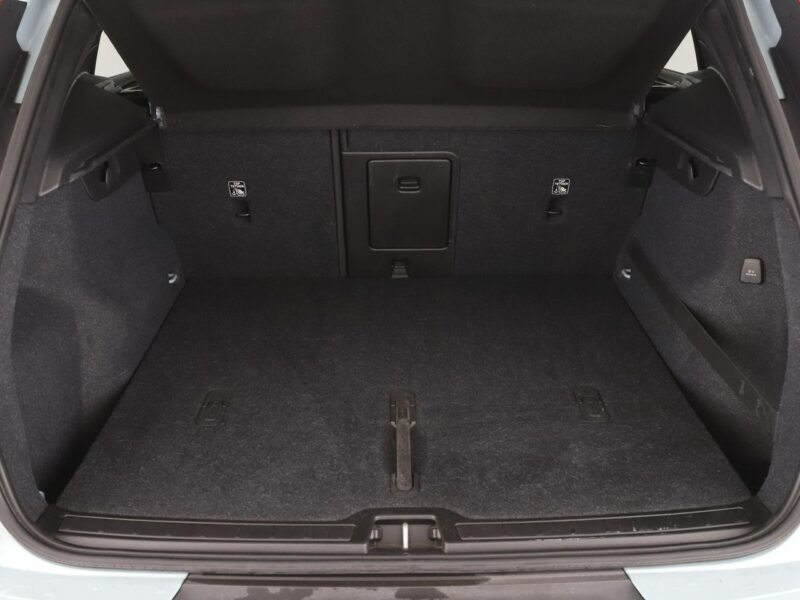 Volvo XC 40 PDC LED grzane fotele przód/tył tempomat navi bluetooth