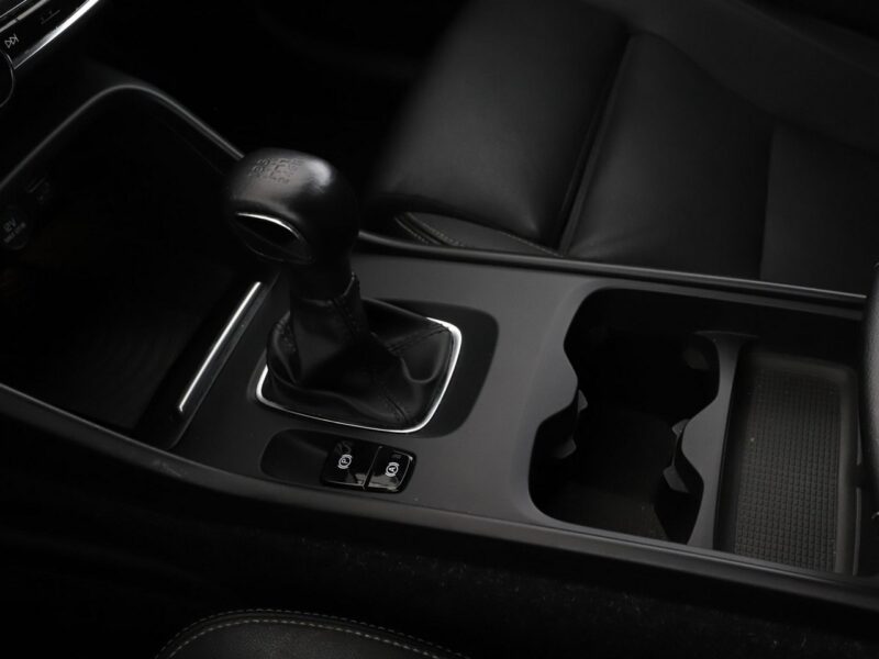 Volvo XC 40 PDC LED grzane fotele przód/tył tempomat navi bluetooth
