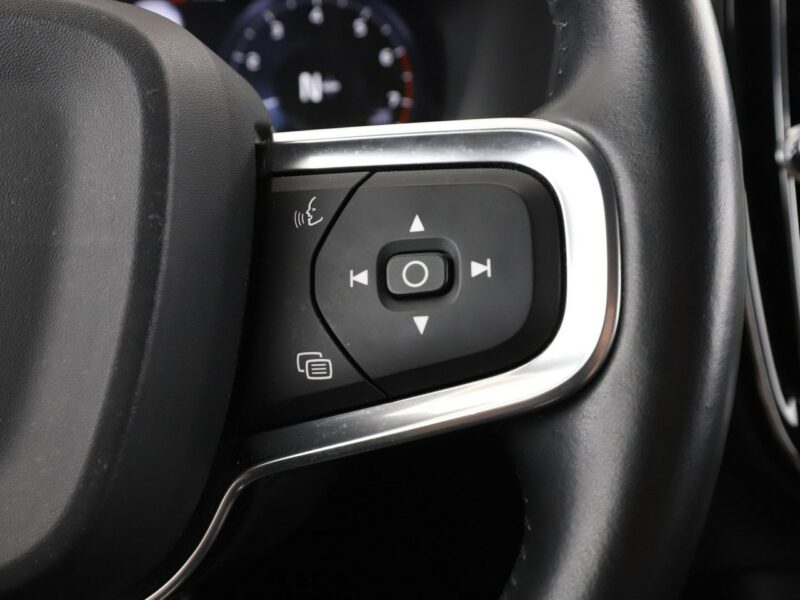 Volvo XC 40 PDC LED grzane fotele przód/tył tempomat navi bluetooth