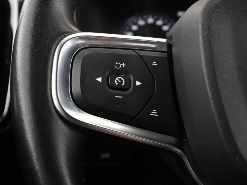 Volvo XC 40 PDC LED grzane fotele przód/tył tempomat navi bluetooth