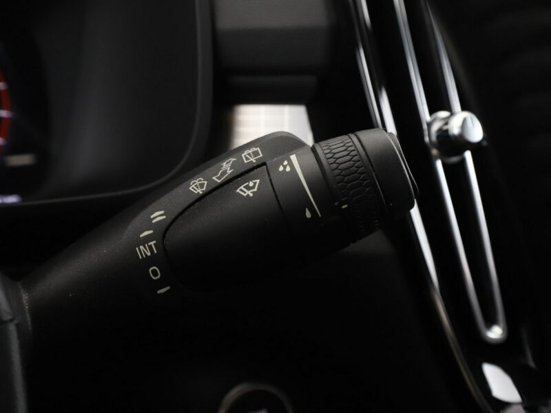Volvo XC 40 PDC LED grzane fotele przód/tył tempomat navi bluetooth