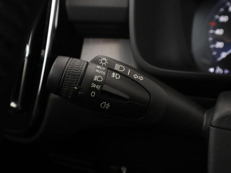 Volvo XC 40 PDC LED grzane fotele przód/tył tempomat navi bluetooth