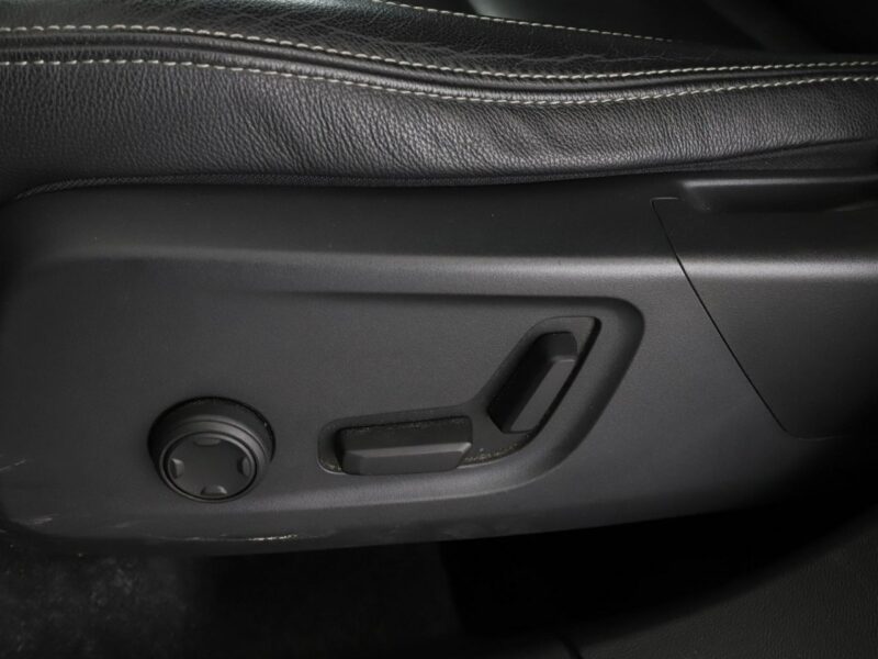 Volvo XC 40 PDC LED grzane fotele przód/tył tempomat navi bluetooth