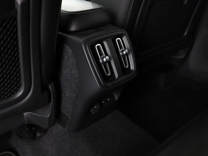 Volvo XC 40 PDC LED grzane fotele przód/tył tempomat navi bluetooth