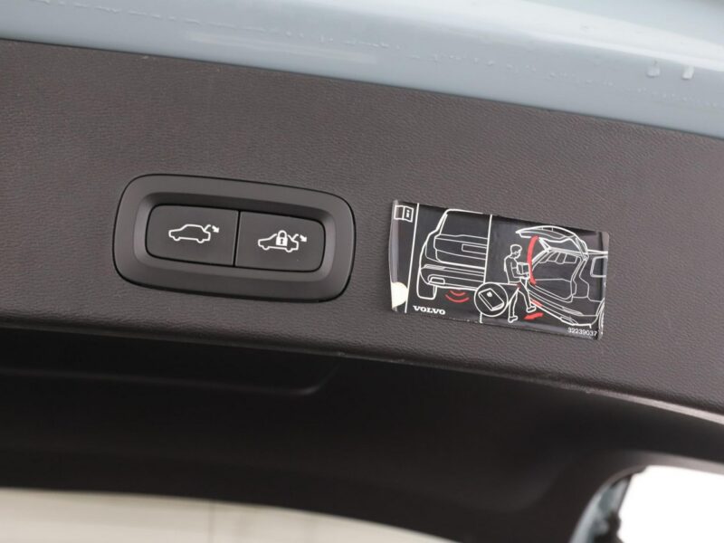Volvo XC 40 PDC LED grzane fotele przód/tył tempomat navi bluetooth