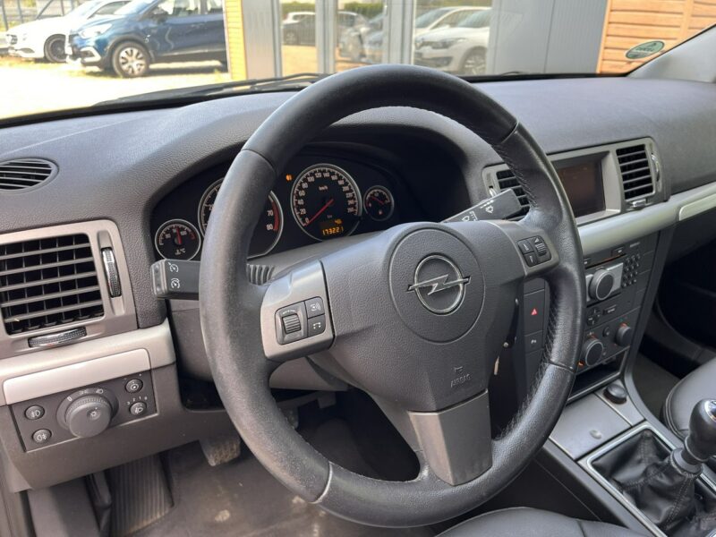 Opel Vectra 1.8 1WŁ Skóry ALu Climatronic Navi Tempomat Stan BDB BEzwypadk Opłacon C (2002-2008)