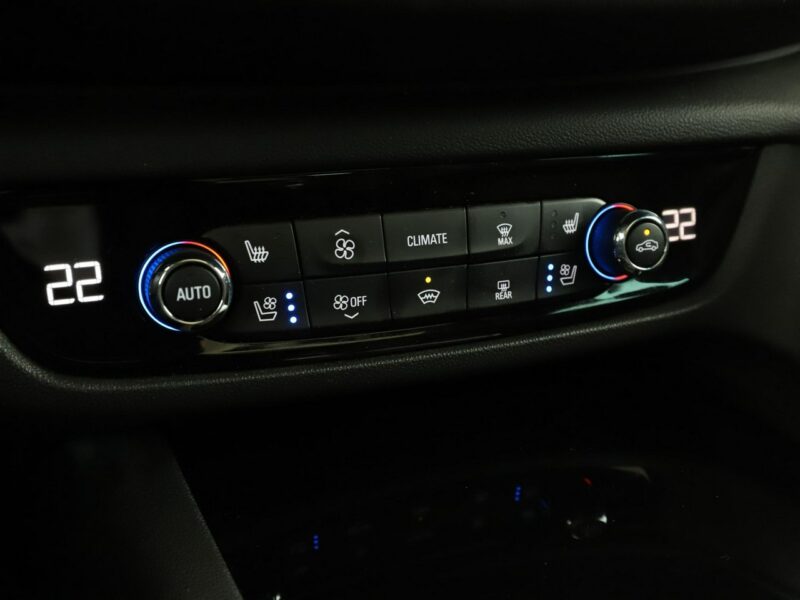 Opel Insignia 4X4 GSI Navi Panorama Klimatyzacja Podgrzewane wentylowane fotele Kame B (2017-)