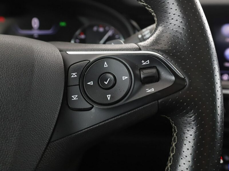 Opel Insignia 4X4 GSI Navi Panorama Klimatyzacja Podgrzewane wentylowane fotele Kame B (2017-)