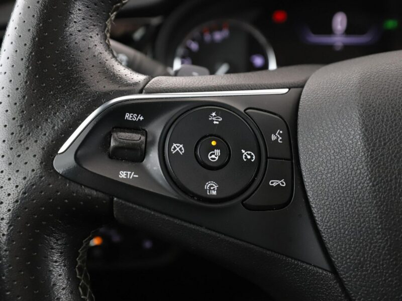 Opel Insignia 4X4 GSI Navi Panorama Klimatyzacja Podgrzewane wentylowane fotele Kame B (2017-)