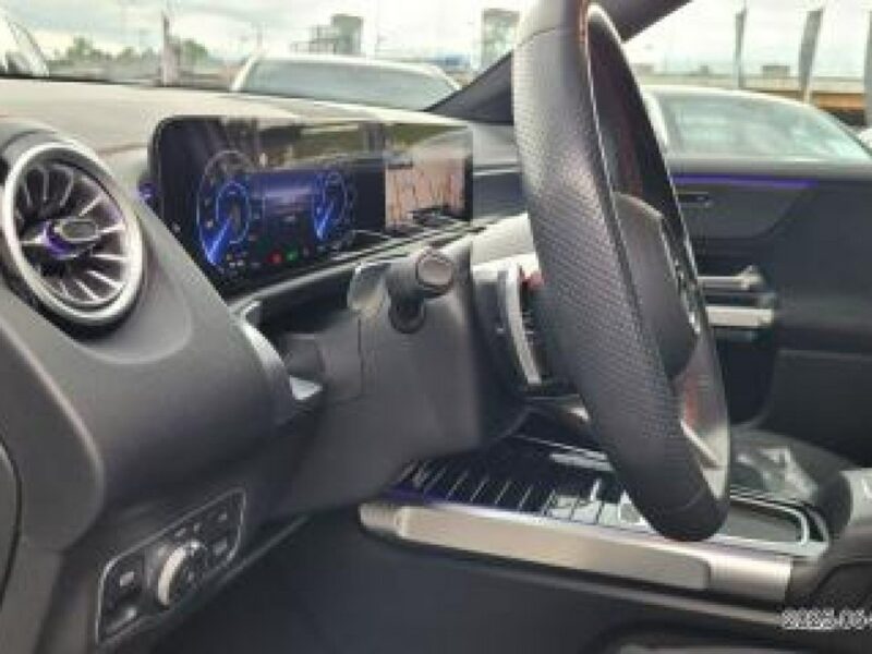 Mercedes EQB