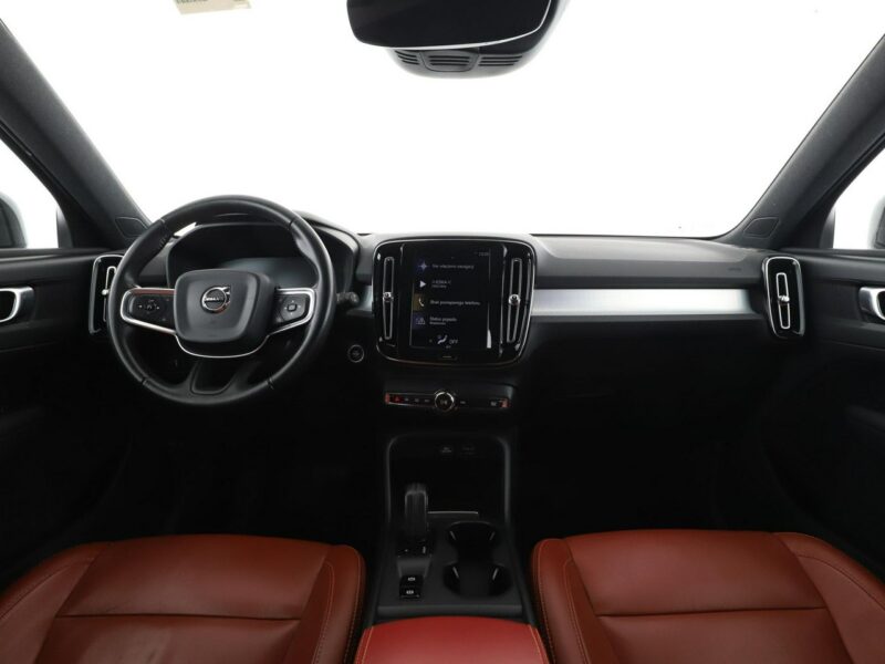 Volvo XC 40 FV23% full LED skóra klima auto el fotele czujniki parkowania