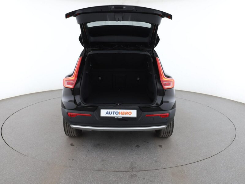 Volvo XC 40 FV23% full LED skóra klima auto el fotele czujniki parkowania