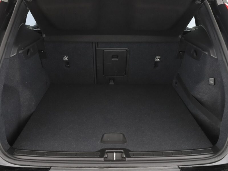 Volvo XC 40 FV23% full LED skóra klima auto el fotele czujniki parkowania