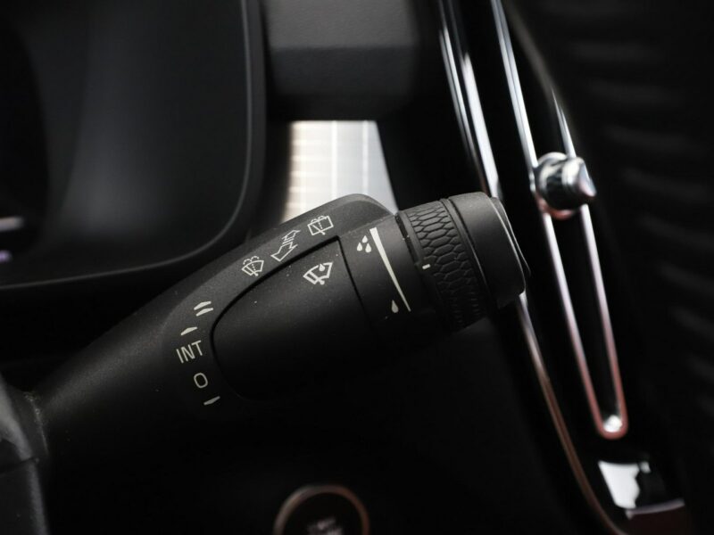 Volvo XC 40 FV23% full LED skóra klima auto el fotele czujniki parkowania