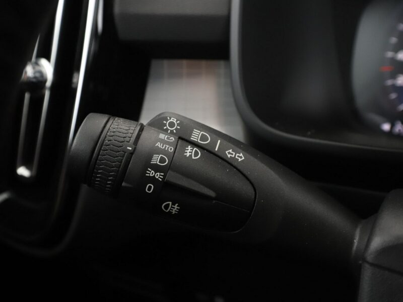 Volvo XC 40 FV23% full LED skóra klima auto el fotele czujniki parkowania