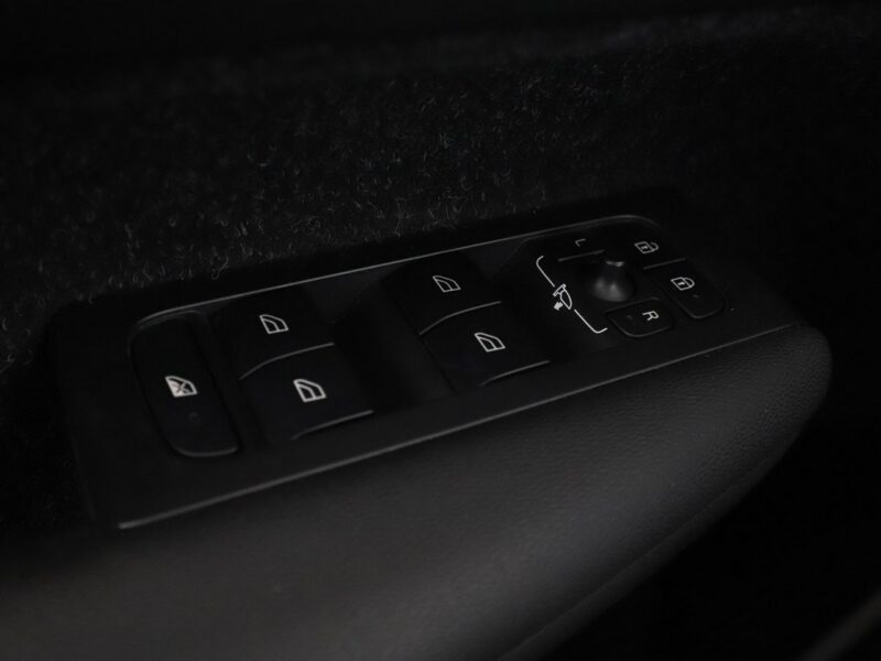 Volvo XC 40 FV23% full LED skóra klima auto el fotele czujniki parkowania
