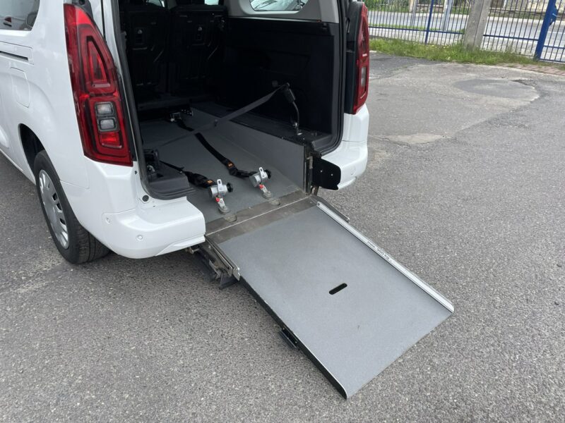 Opel Combo Life Combo Life Maxi Niepełnosprawnych inwalida rampa PFRON Model 2020 2018-