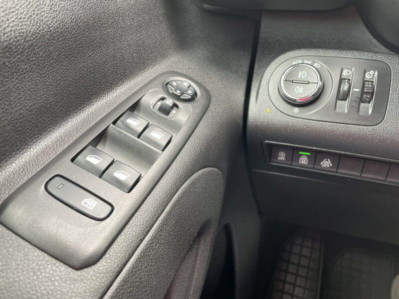 Opel Combo Life Combo Life Maxi Niepełnosprawnych inwalida rampa PFRON Model 2020 2018-