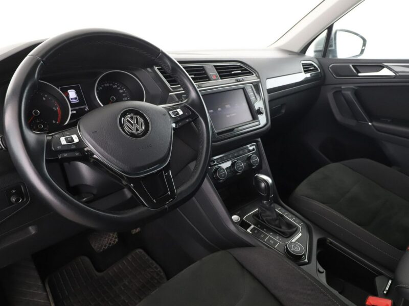 Volkswagen Tiguan 4x4 DSG matrix LED navi klima auto grzane fotele kamera i czujniki par II (2016-2024)