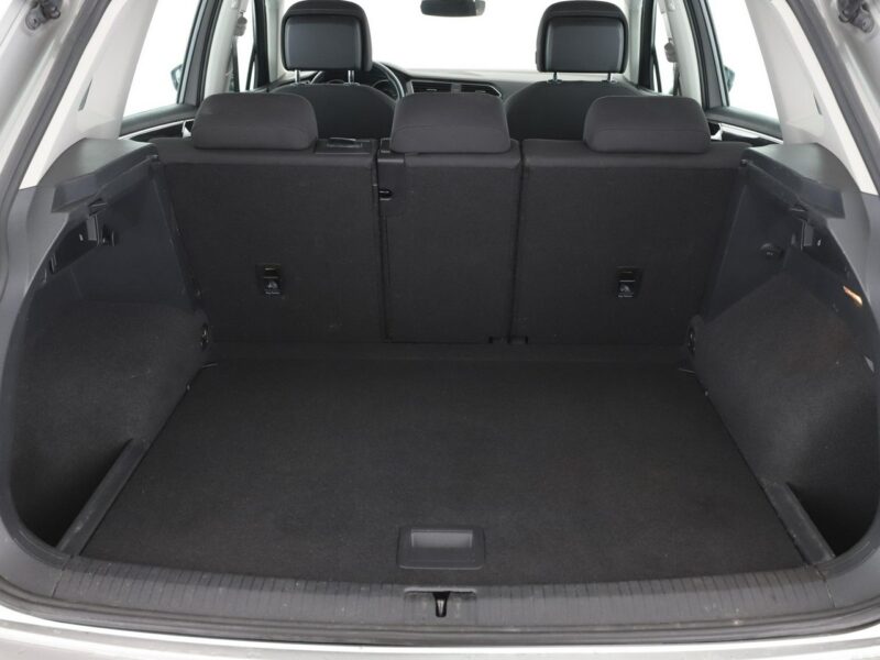 Volkswagen Tiguan 4x4 DSG matrix LED navi klima auto grzane fotele kamera i czujniki par II (2016-2024)