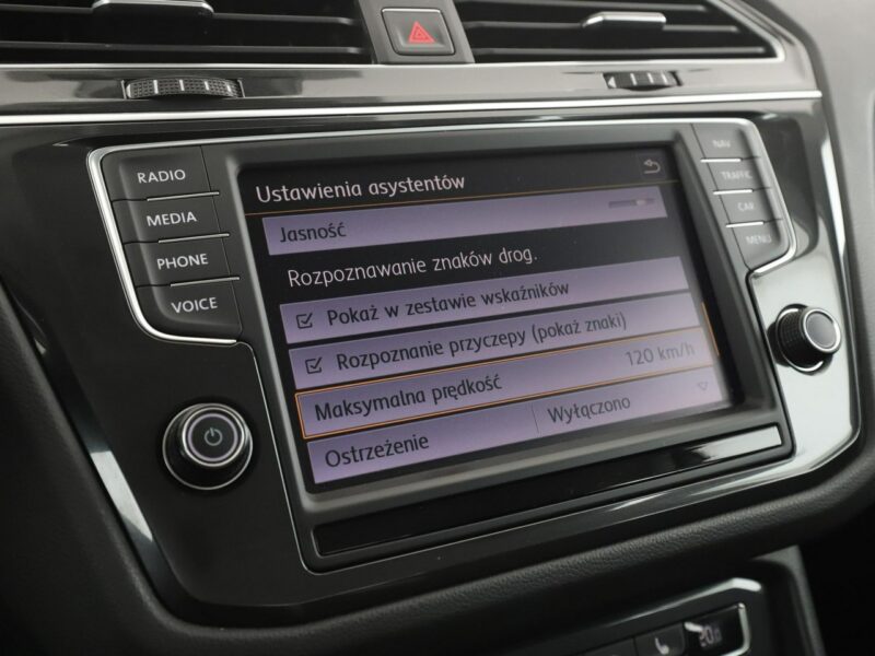 Volkswagen Tiguan 4x4 DSG matrix LED navi klima auto grzane fotele kamera i czujniki par II (2016-2024)