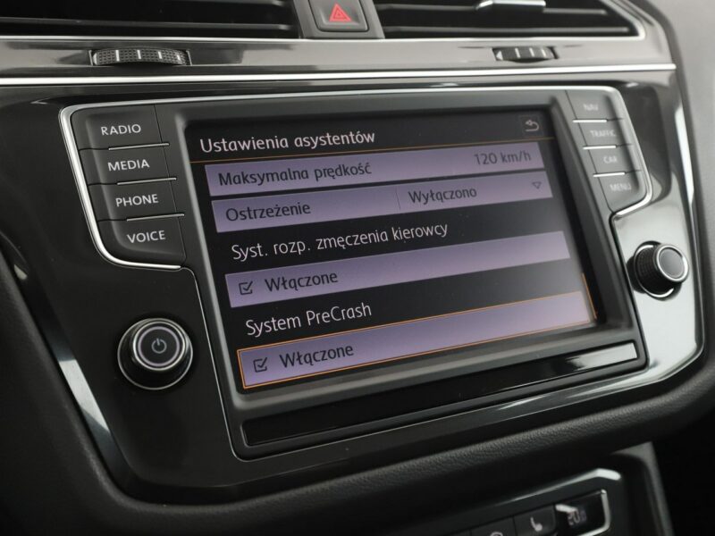 Volkswagen Tiguan 4x4 DSG matrix LED navi klima auto grzane fotele kamera i czujniki par II (2016-2024)