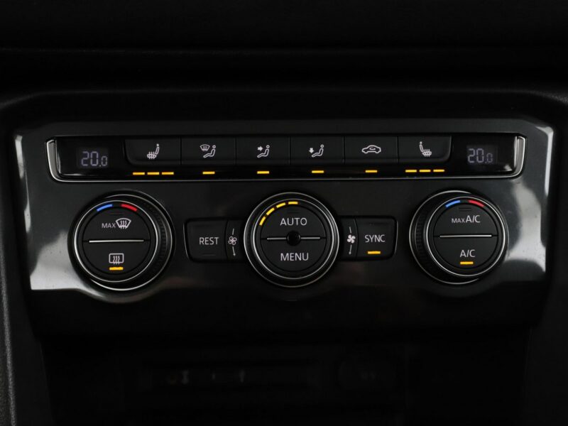 Volkswagen Tiguan 4x4 DSG matrix LED navi klima auto grzane fotele kamera i czujniki par II (2016-2024)