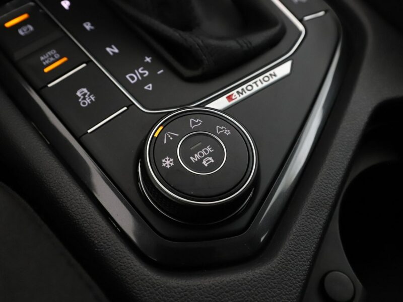 Volkswagen Tiguan 4x4 DSG matrix LED navi klima auto grzane fotele kamera i czujniki par II (2016-2024)