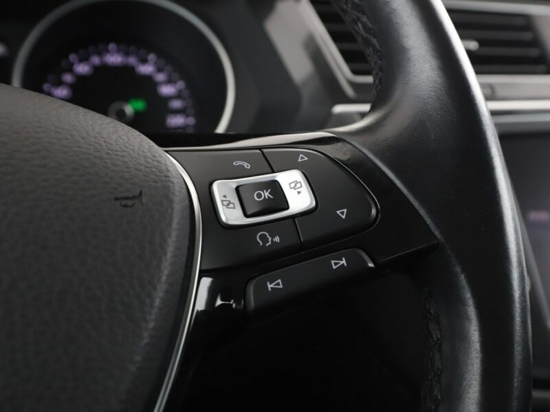 Volkswagen Tiguan 4x4 DSG matrix LED navi klima auto grzane fotele kamera i czujniki par II (2016-2024)