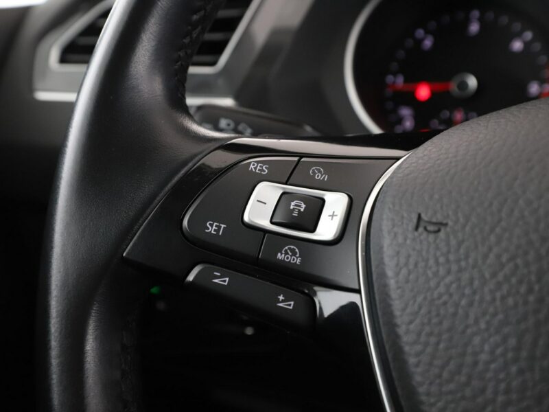 Volkswagen Tiguan 4x4 DSG matrix LED navi klima auto grzane fotele kamera i czujniki par II (2016-2024)