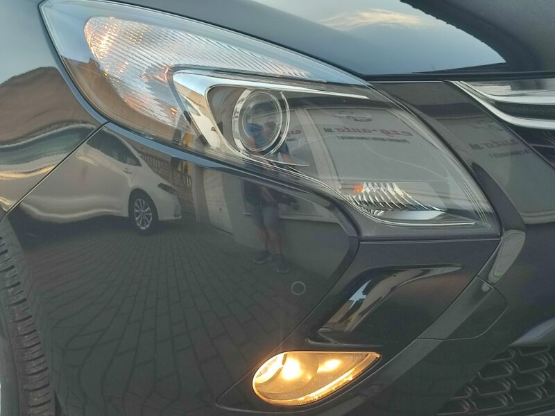 Opel Zafira 7-osób bezwypadkowa wyposażenie Gwarancja C (2011-)