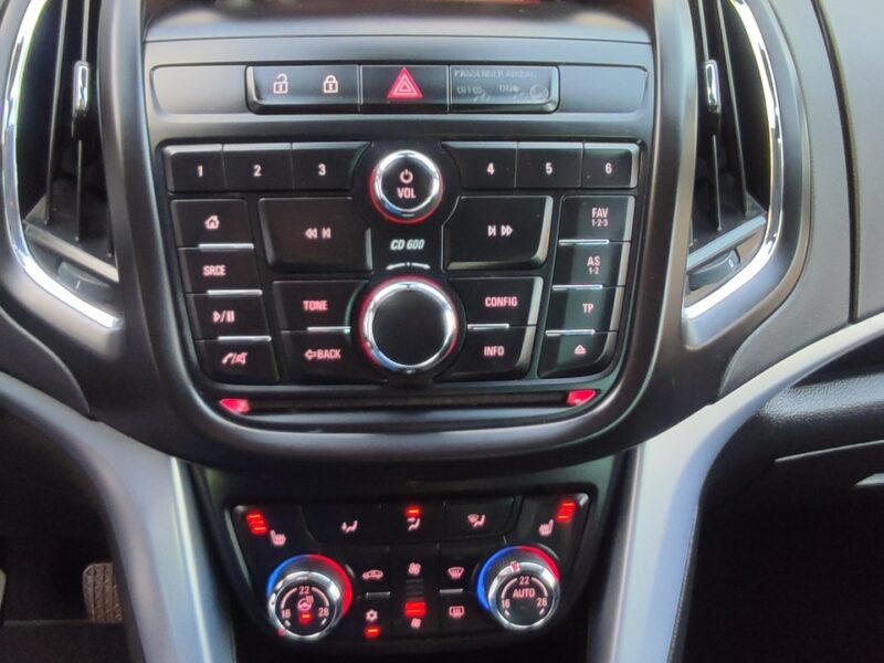 Opel Zafira 7-osób bezwypadkowa wyposażenie Gwarancja C (2011-)