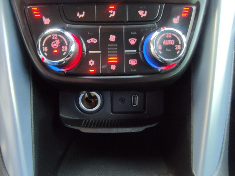 Opel Zafira 7-osób bezwypadkowa wyposażenie Gwarancja C (2011-)